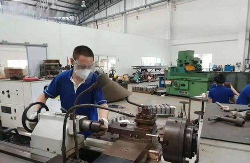举国同庆迎华诞 砥砺奋进新征程 致敬坚守岗位的你